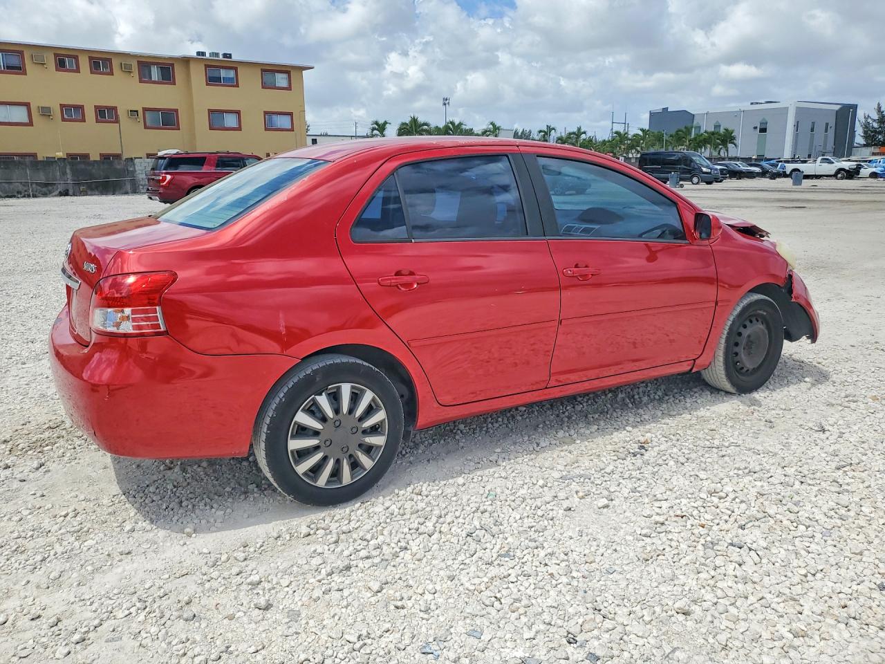 Toyota Yaris Base