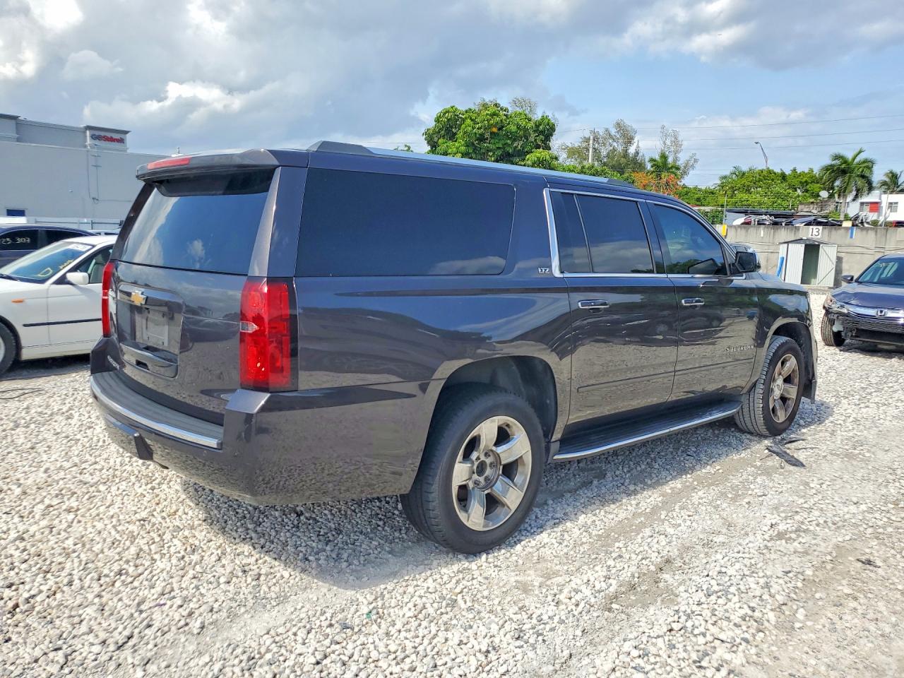 Chevrolet Suburban C1500 Ltz