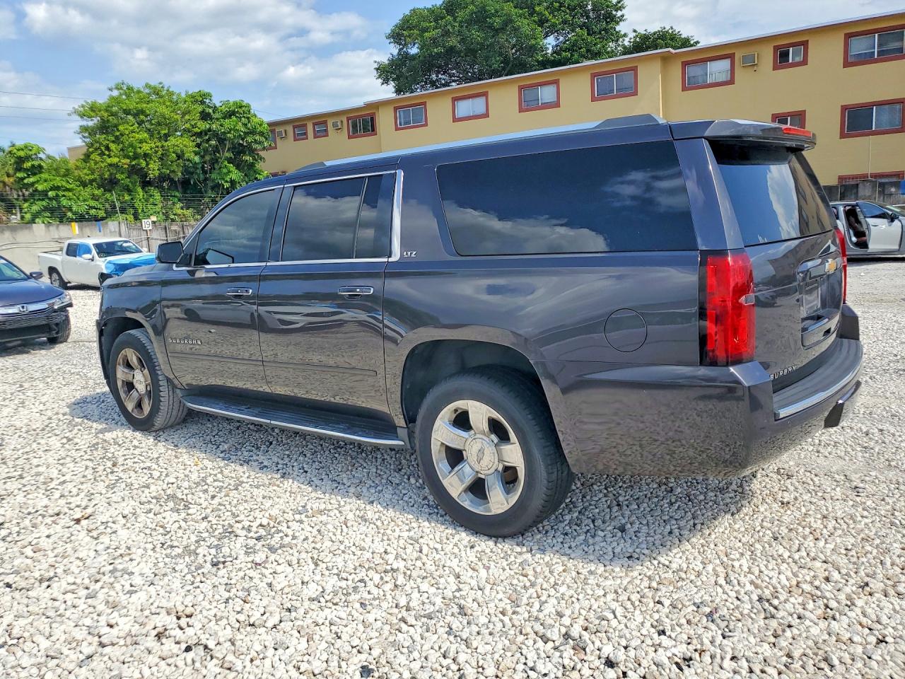 Chevrolet Suburban C1500 Ltz