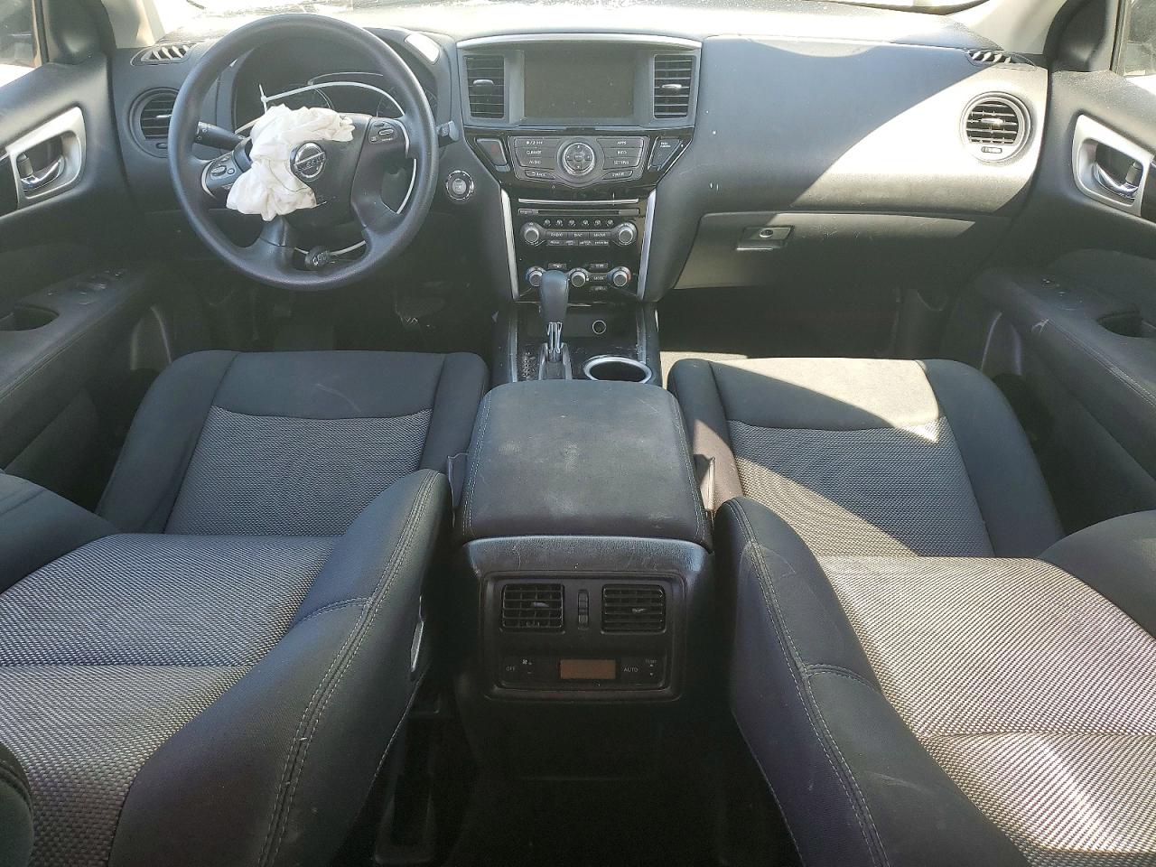 Nissan Pathfinder S