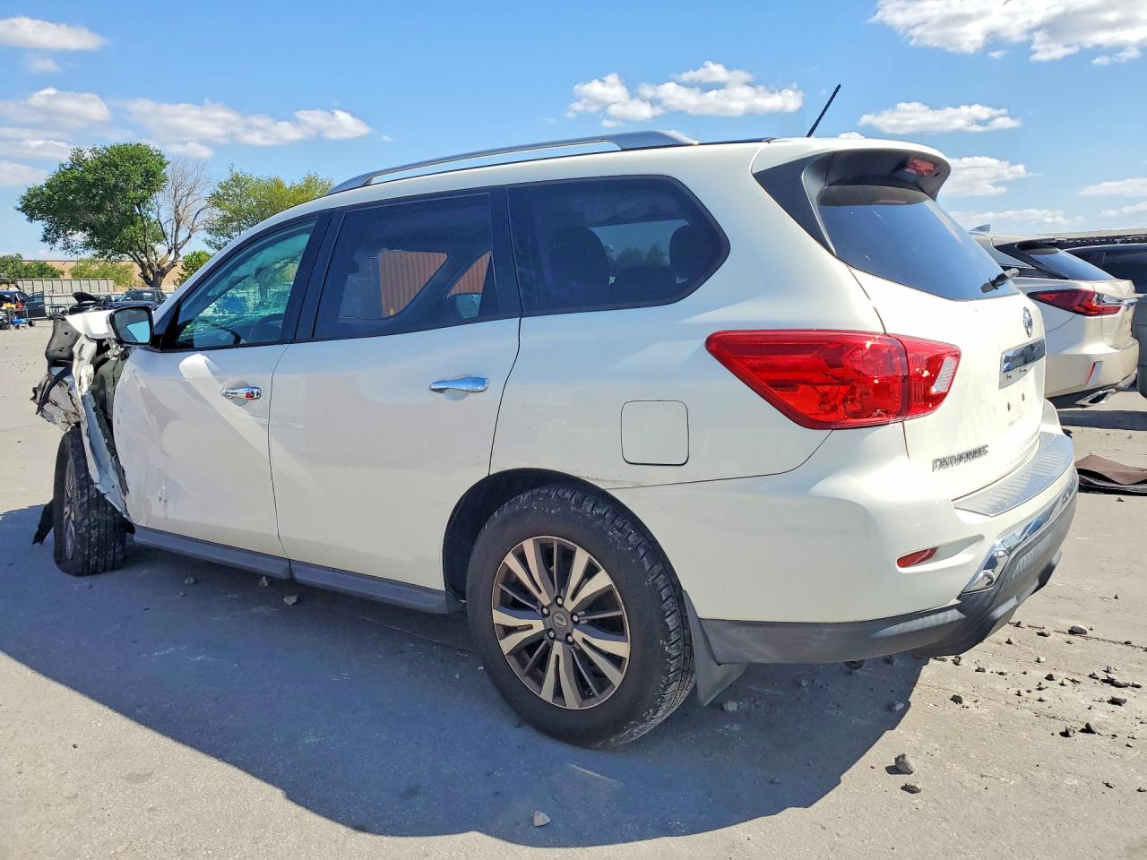 Nissan Pathfinder S