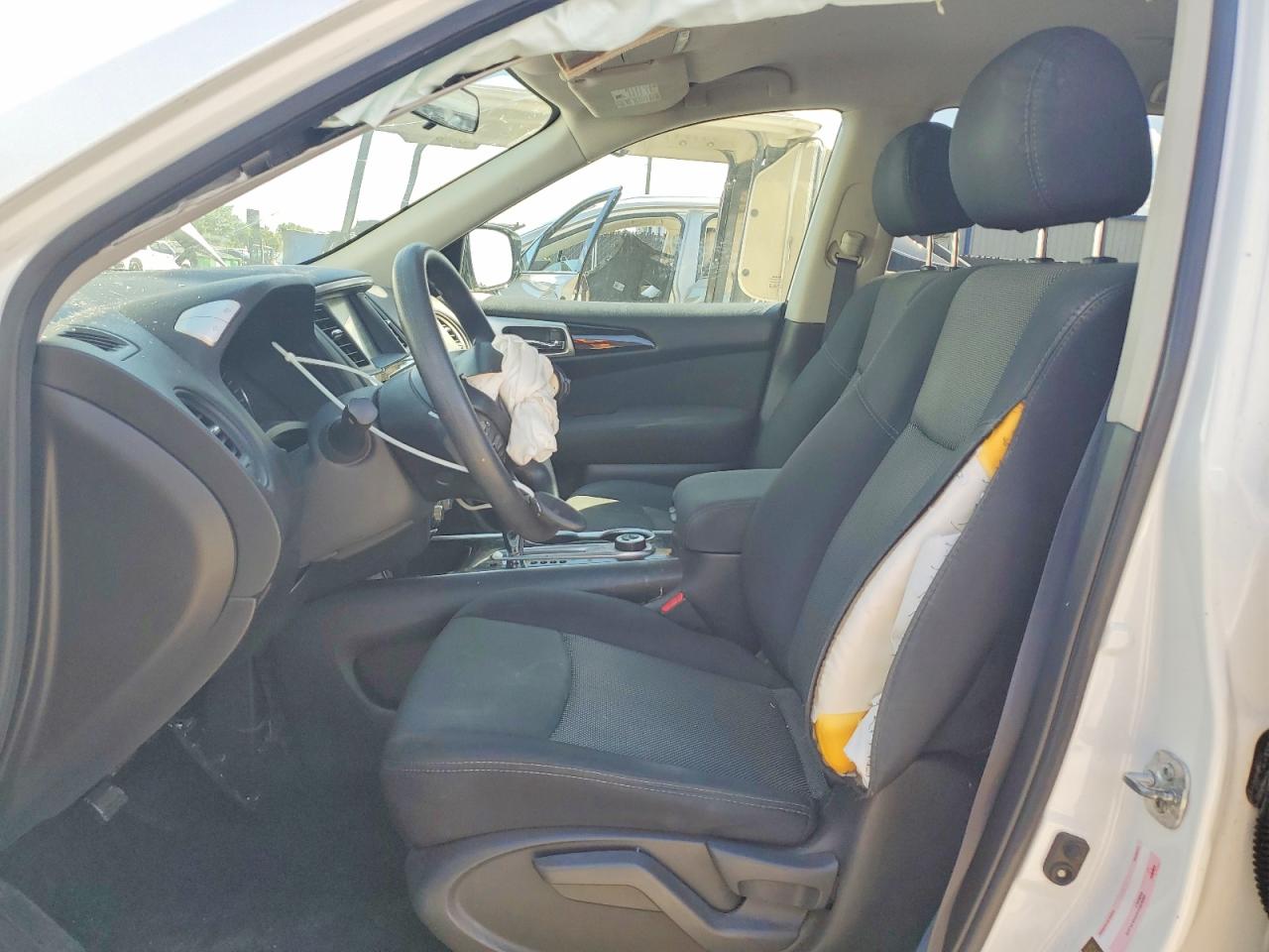 Nissan Pathfinder S