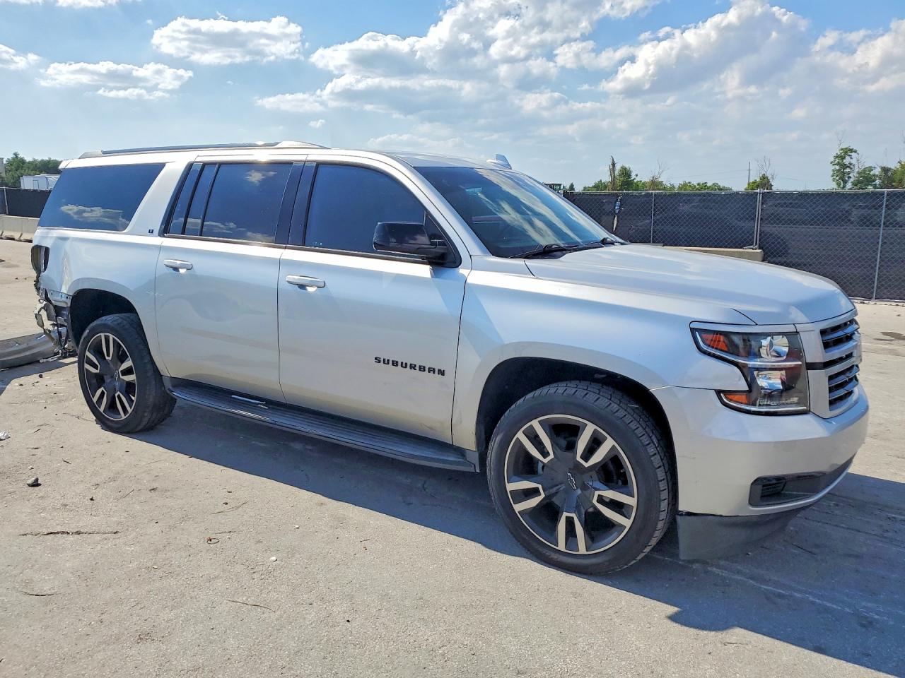 Chevrolet Suburban C1500 Lt