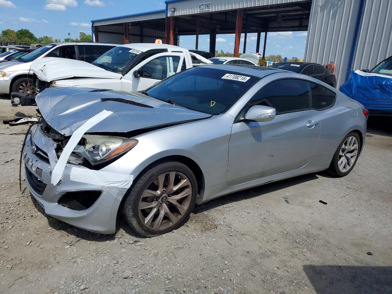 Salvage Hyundai Genesis Image