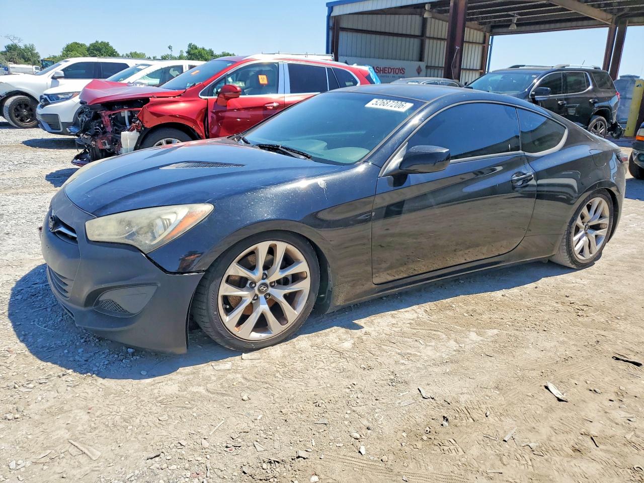 Salvage Hyundai Genesis Image