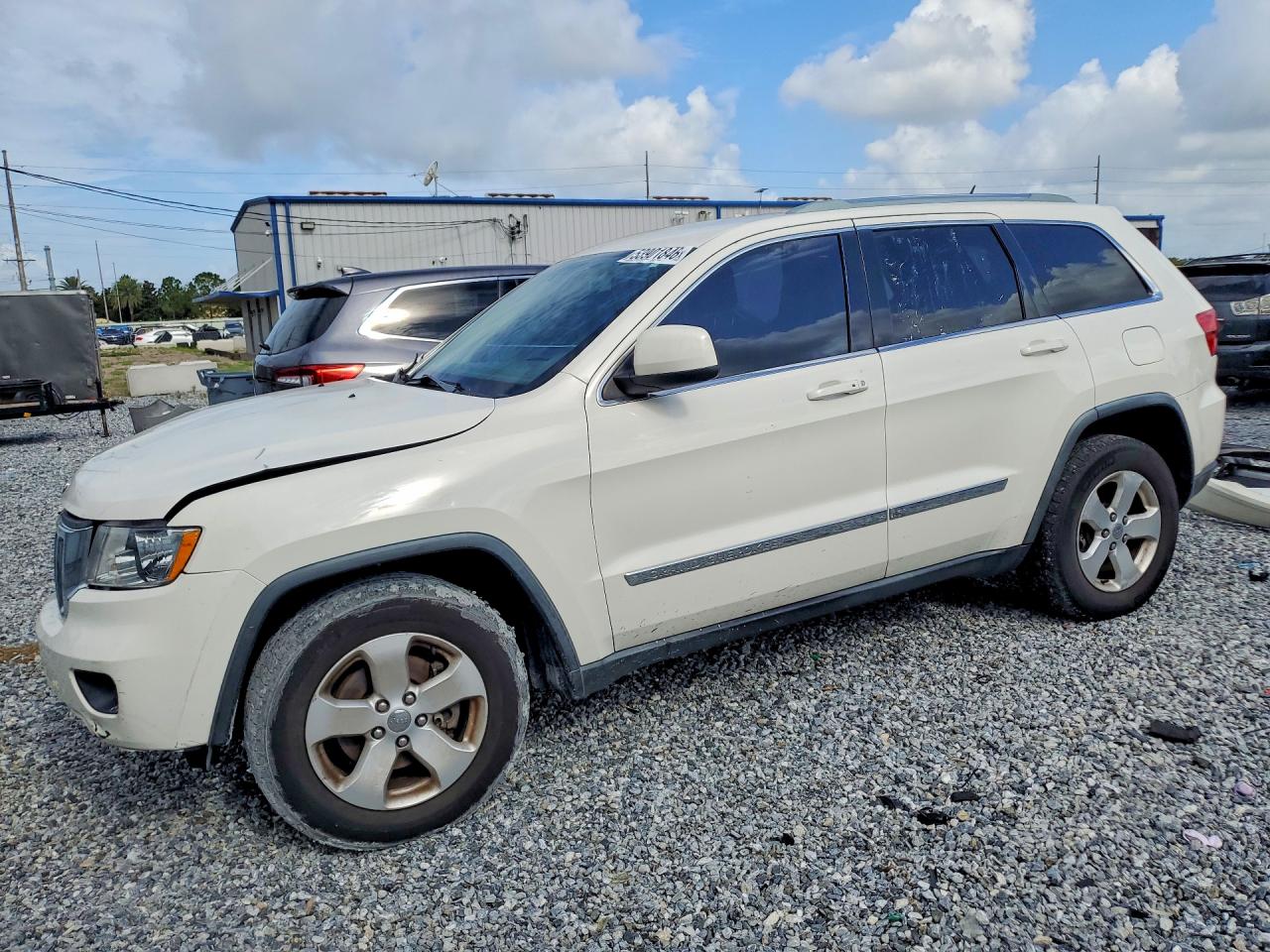 Salvage Jeep Cherokee Image
