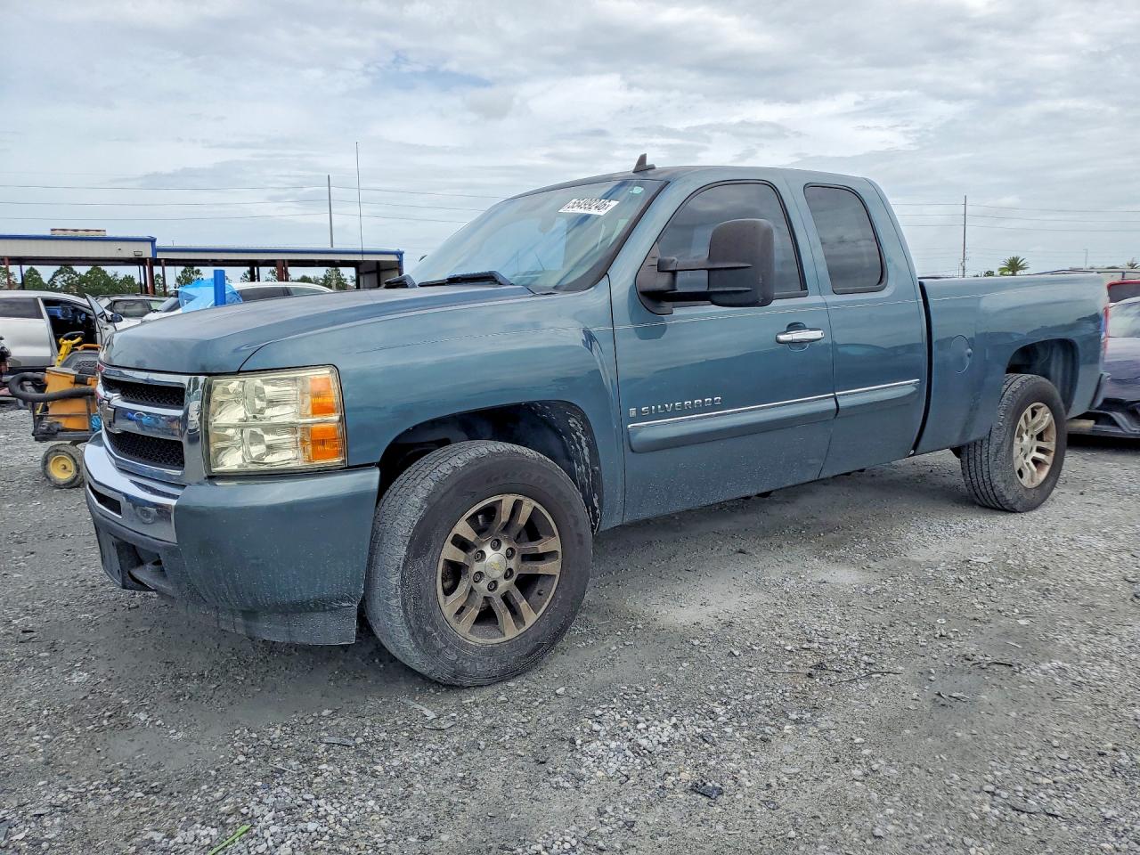 Salvage Chevrolet Silverado Image