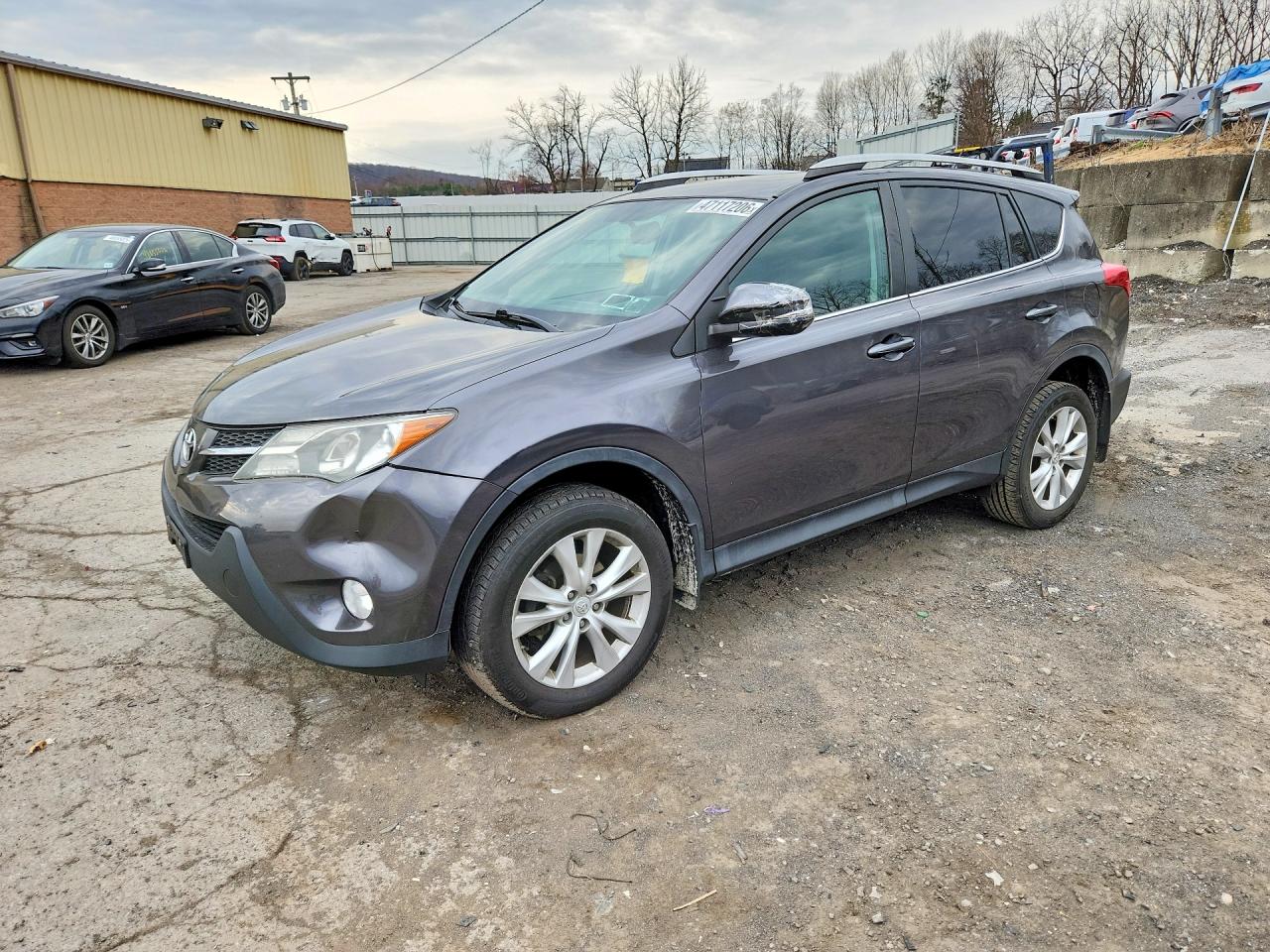 Salvage Toyota RAV4 Image