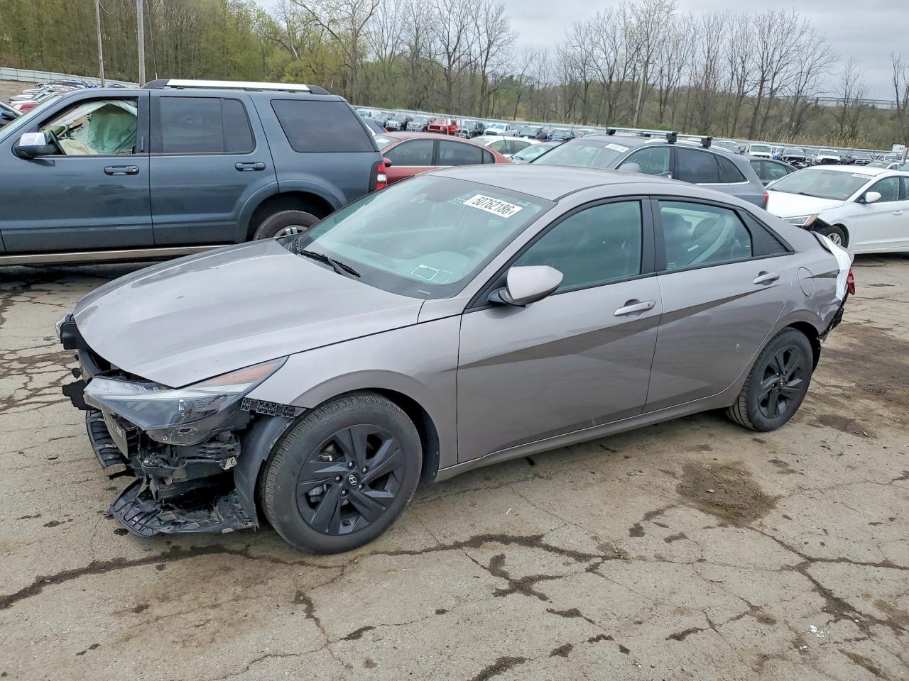 Salvage Hyundai ELANTRA Image