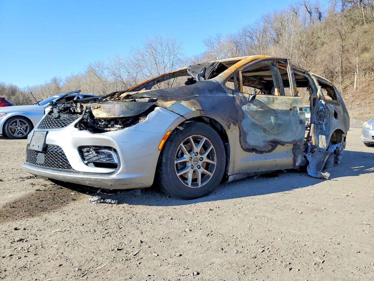 Salvage Chrysler Pacifica Image