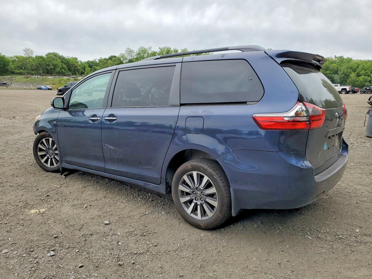 Toyota Sienna Xle 7-passenger