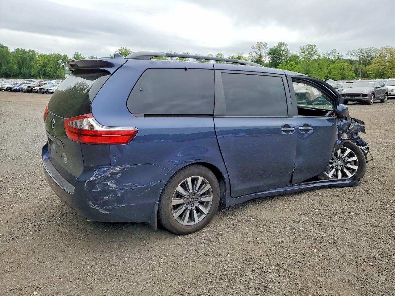 Toyota Sienna Xle 7-passenger