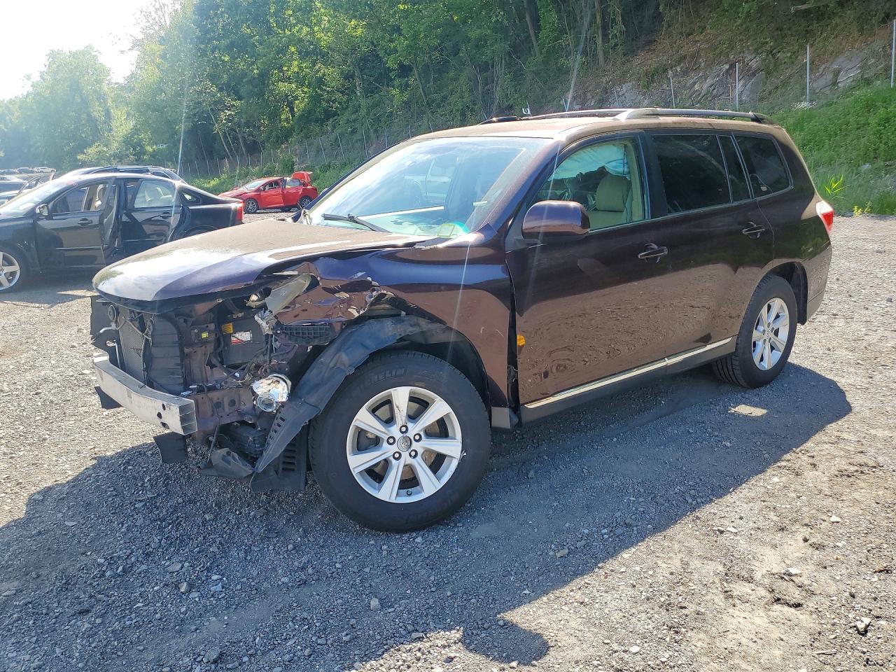 Salvage Toyota Highlander Image