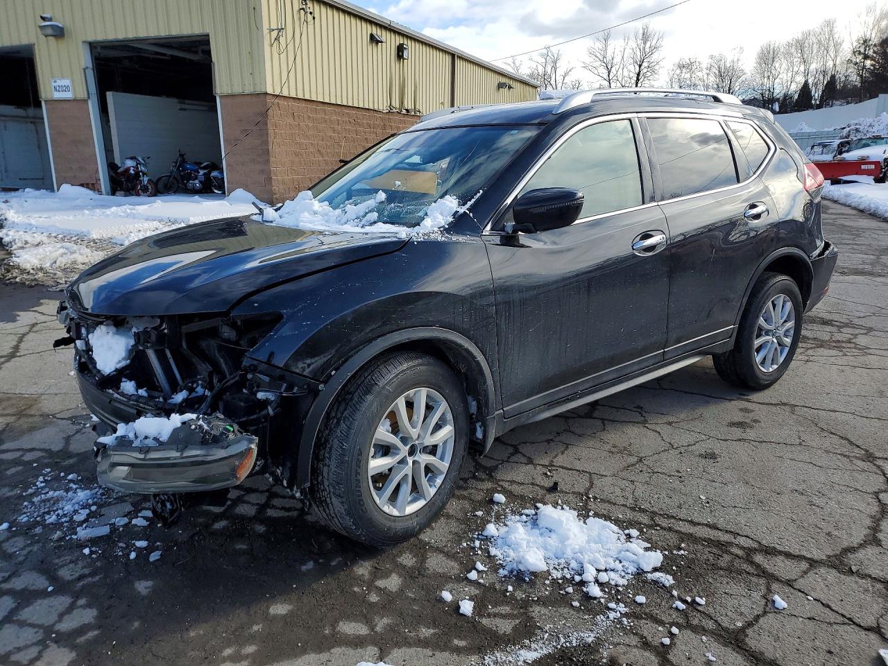 Salvage Nissan Rogue Image