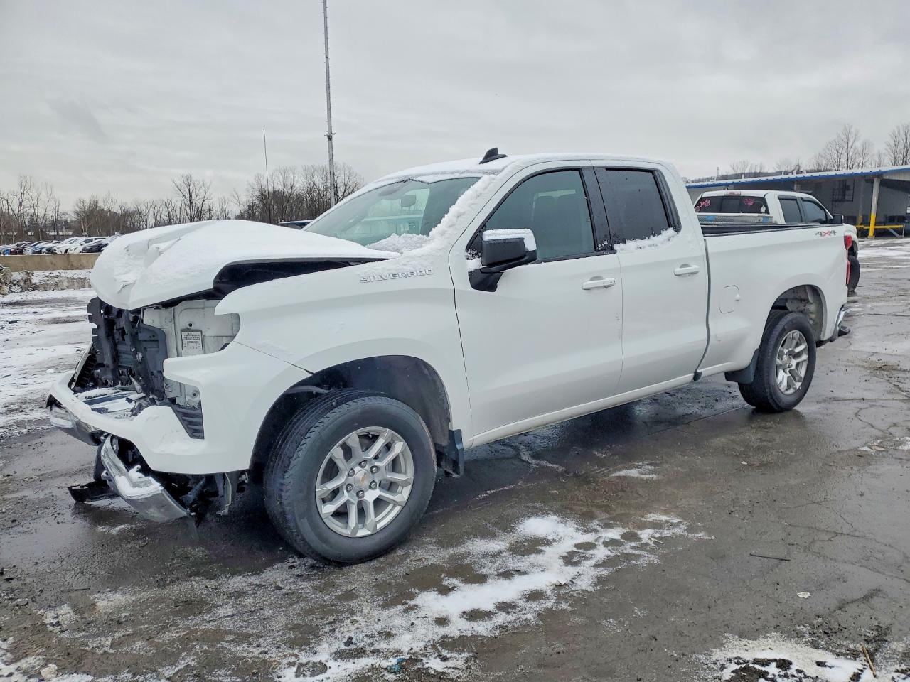 Salvage Chevrolet Silverado Image