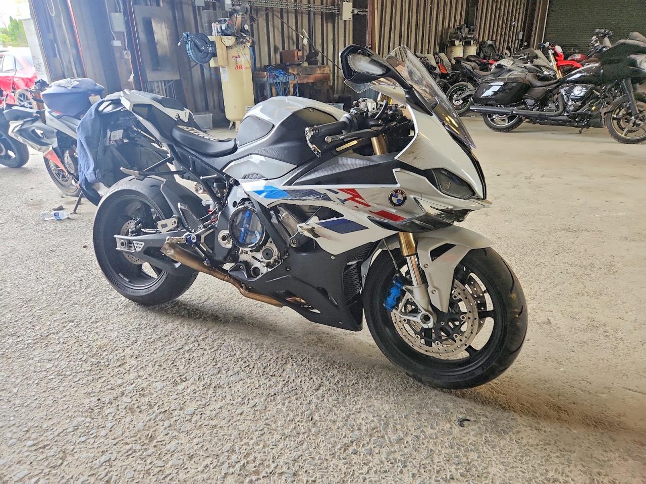 Salvage BMW S Image