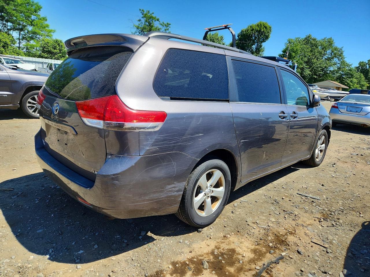 Toyota Sienna Le