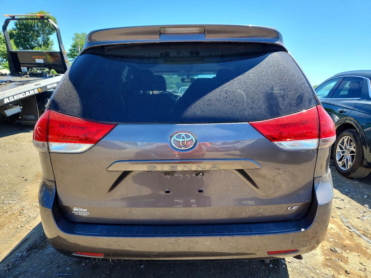 Toyota Sienna Le
