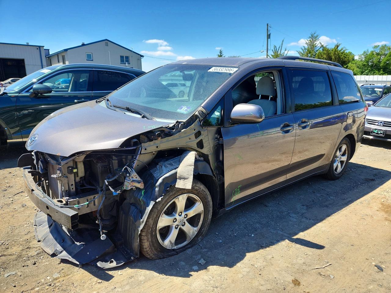 Salvage Toyota Sienna Image