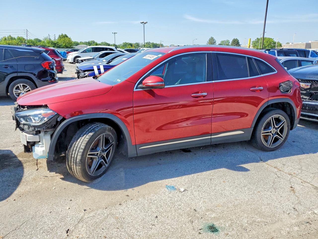 Salvage Mercedes-Benz GLA Image