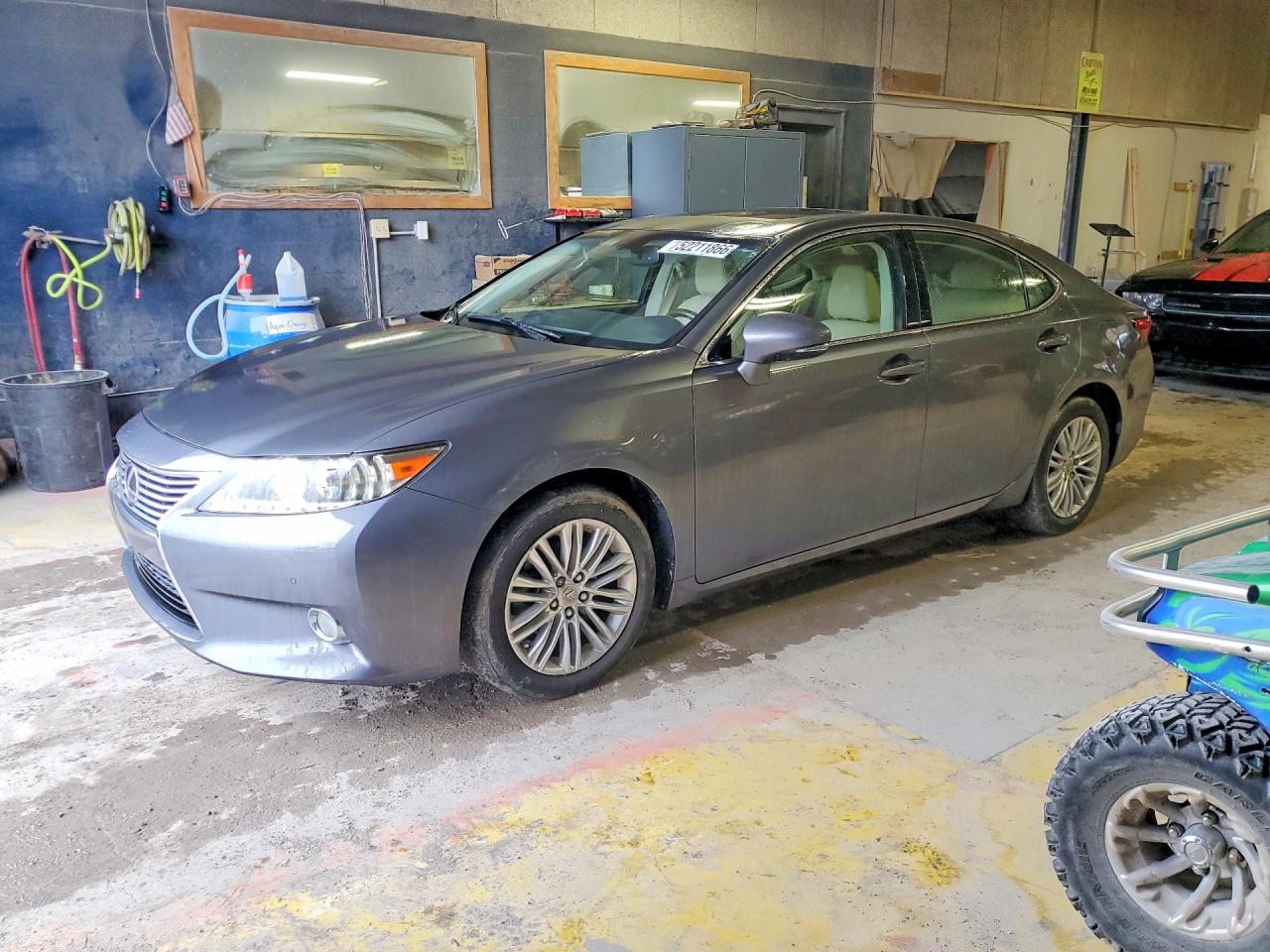Salvage Lexus Es Image