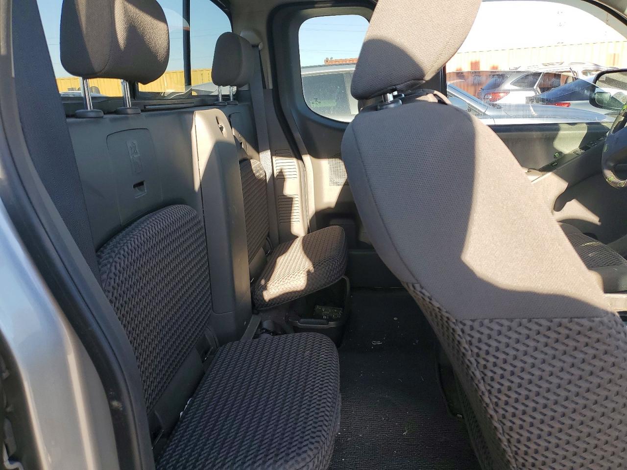 Nissan Frontier Sv V6
