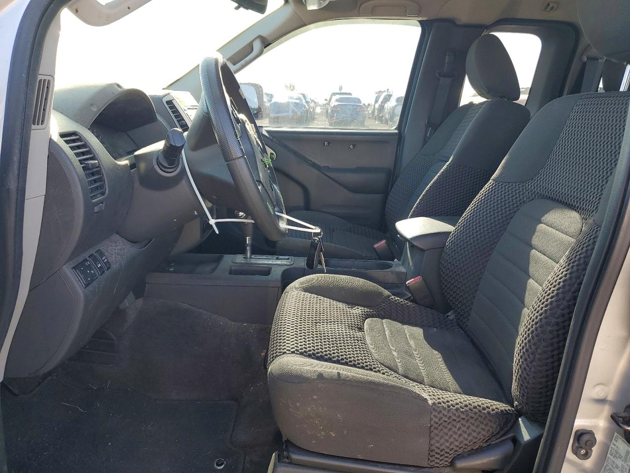 Nissan Frontier Sv V6