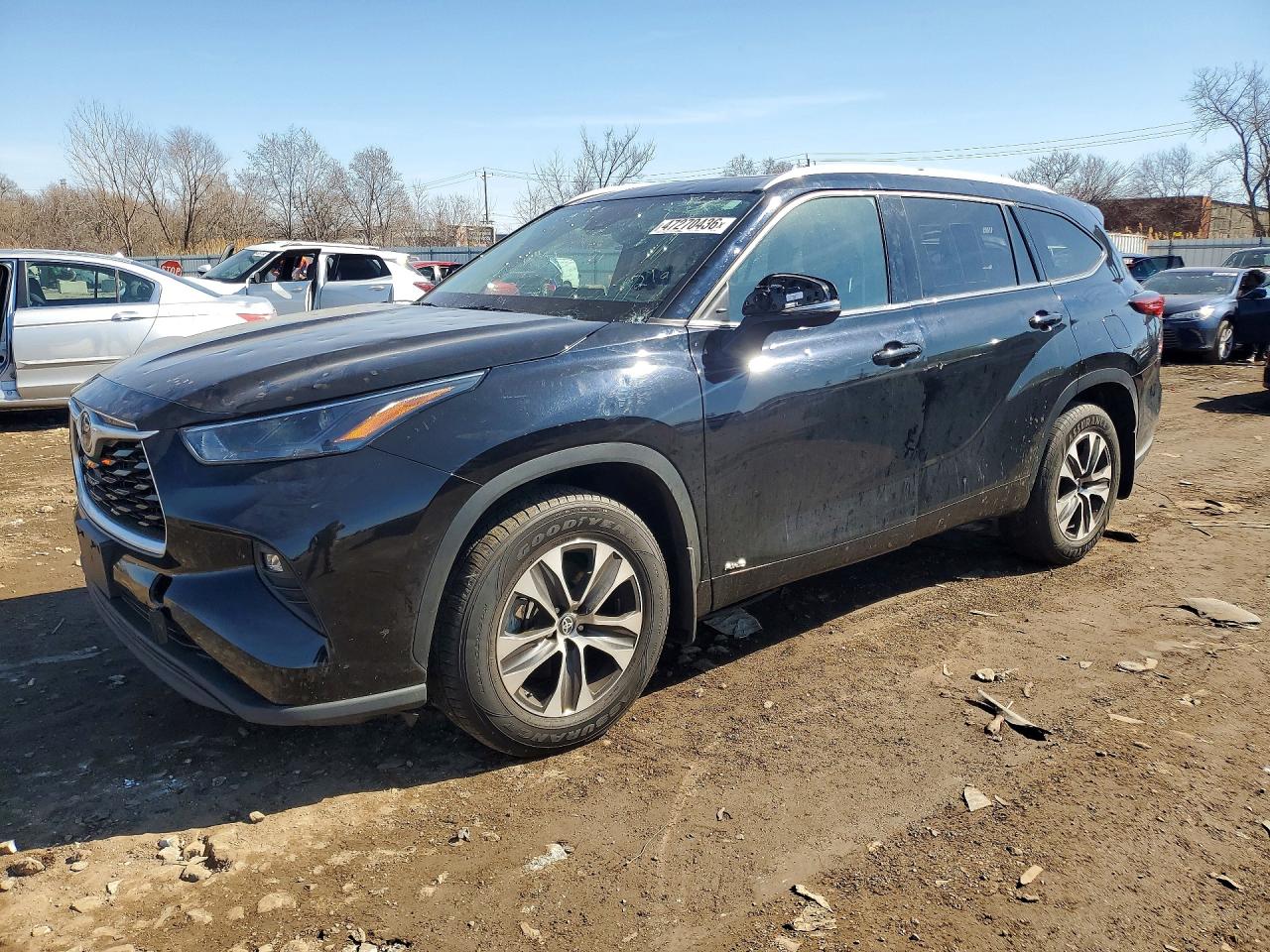 Salvage Toyota Highlander Image