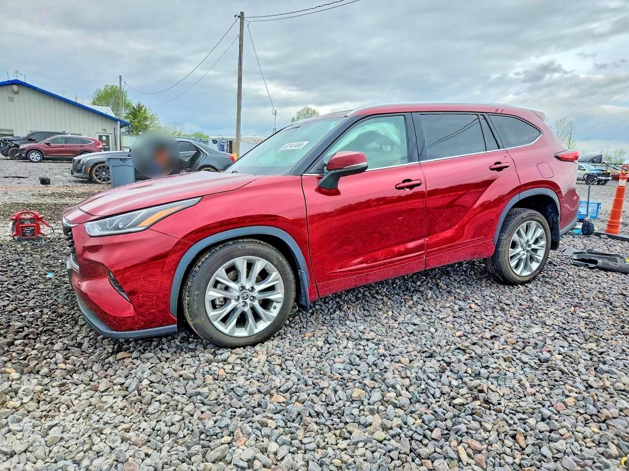 Salvage Toyota Highlander Image