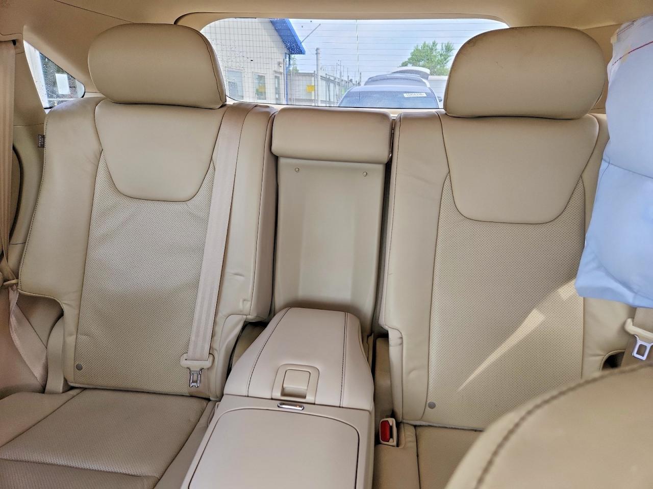 Lexus RX Base