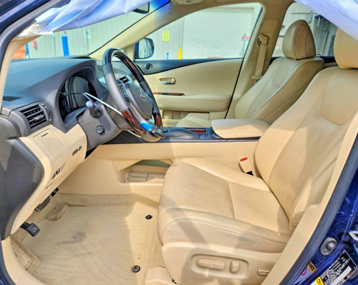 Lexus RX Base