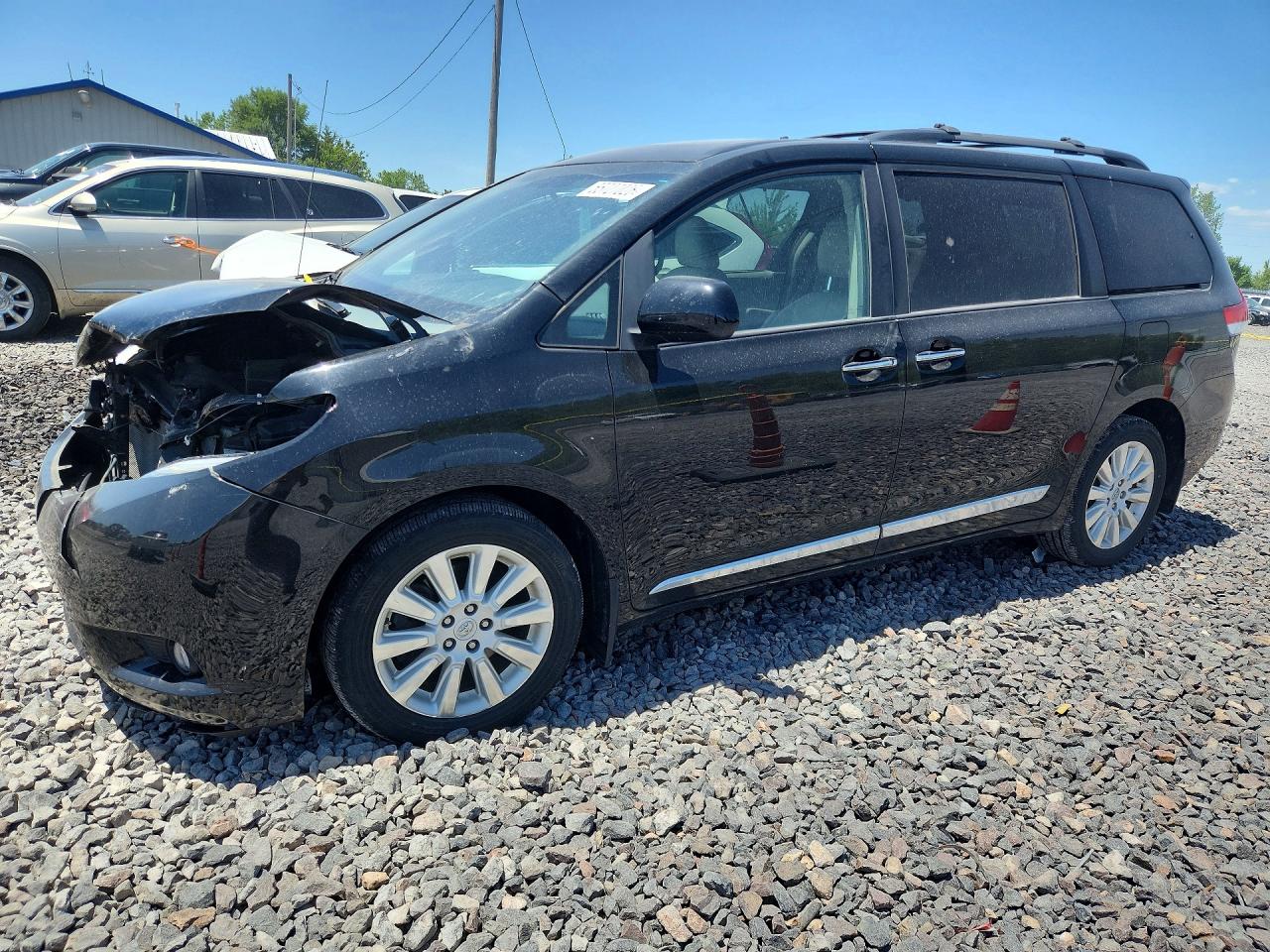 Salvage Toyota Sienna Image