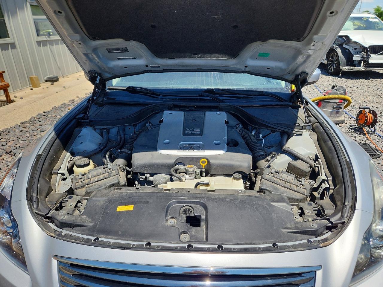INFINITI G37 X