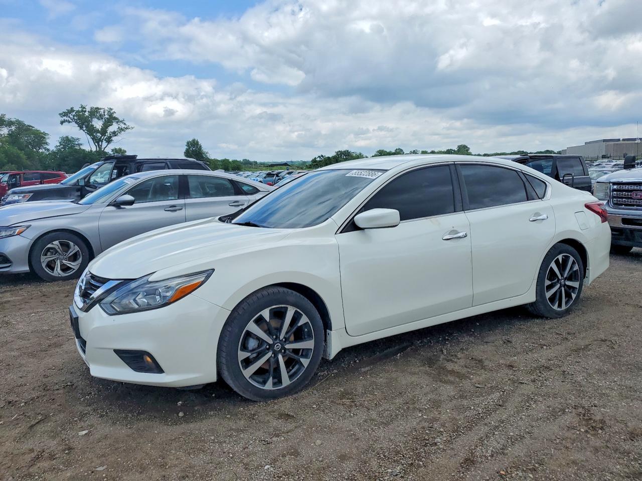 Salvage Nissan Altima Image