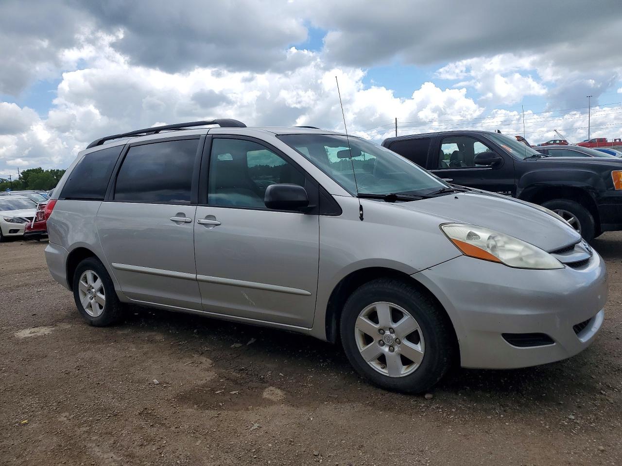 Toyota Sienna Le 8-passenger