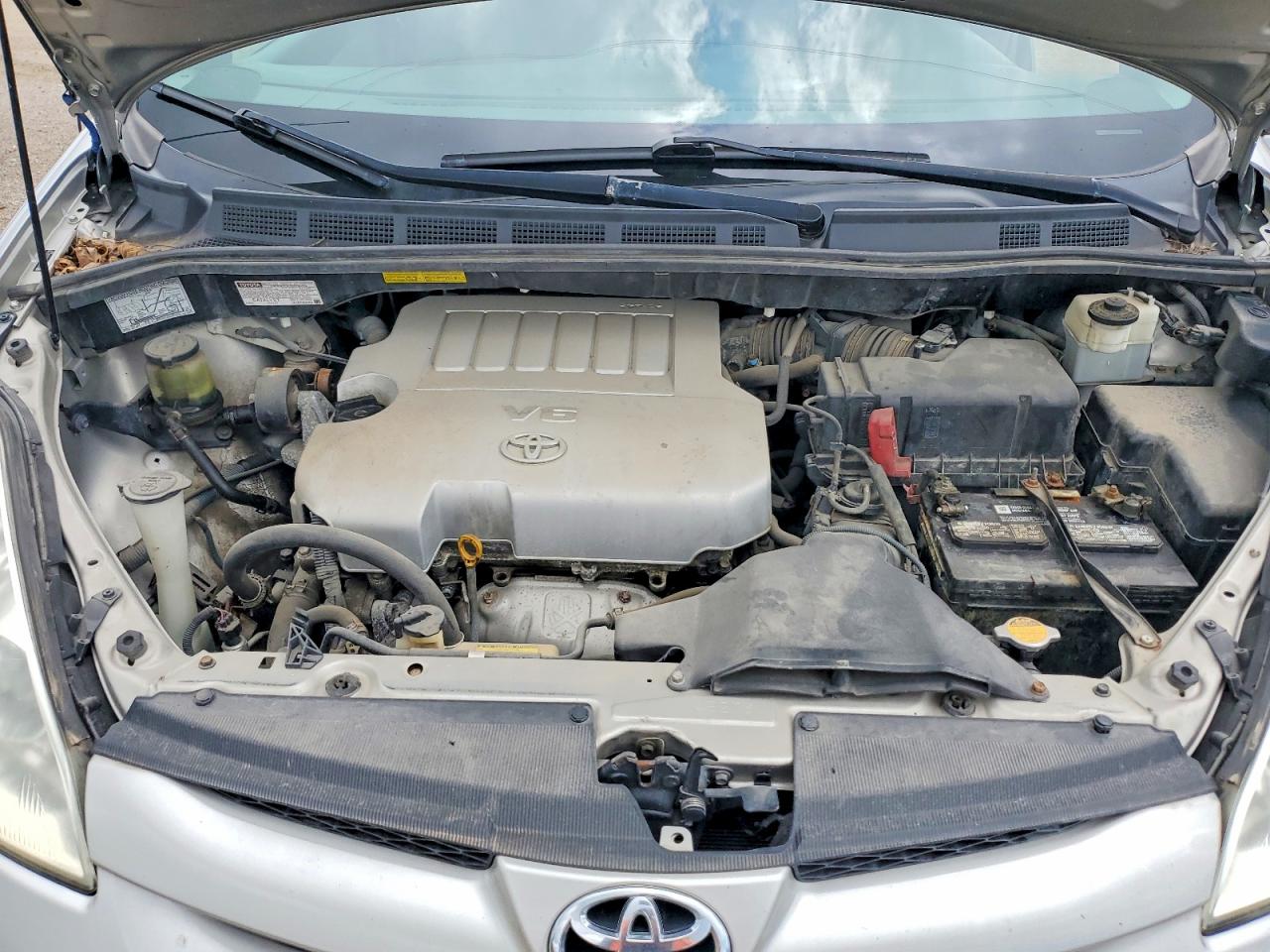 Toyota Sienna Le 8-passenger