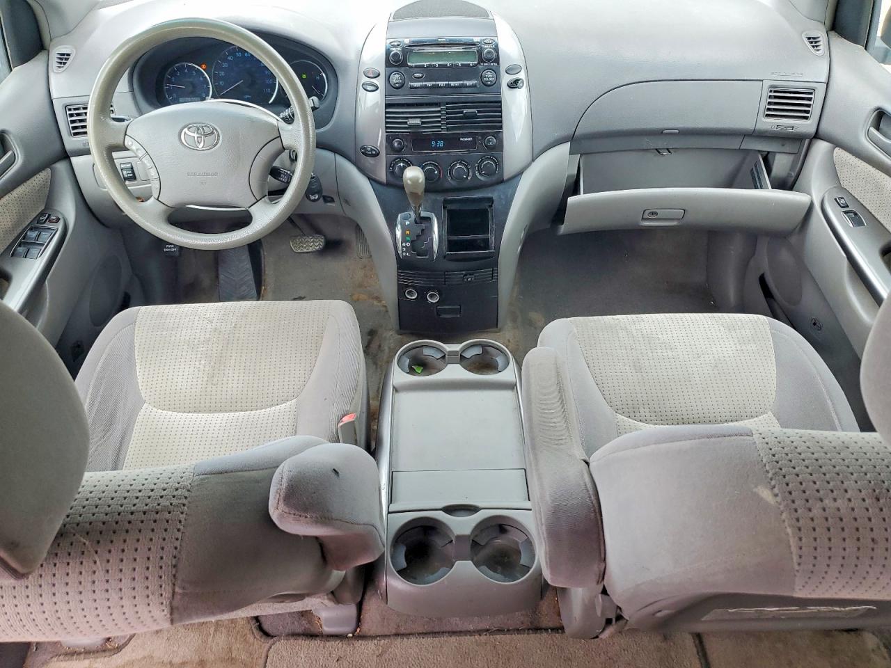 Toyota Sienna Le 8-passenger
