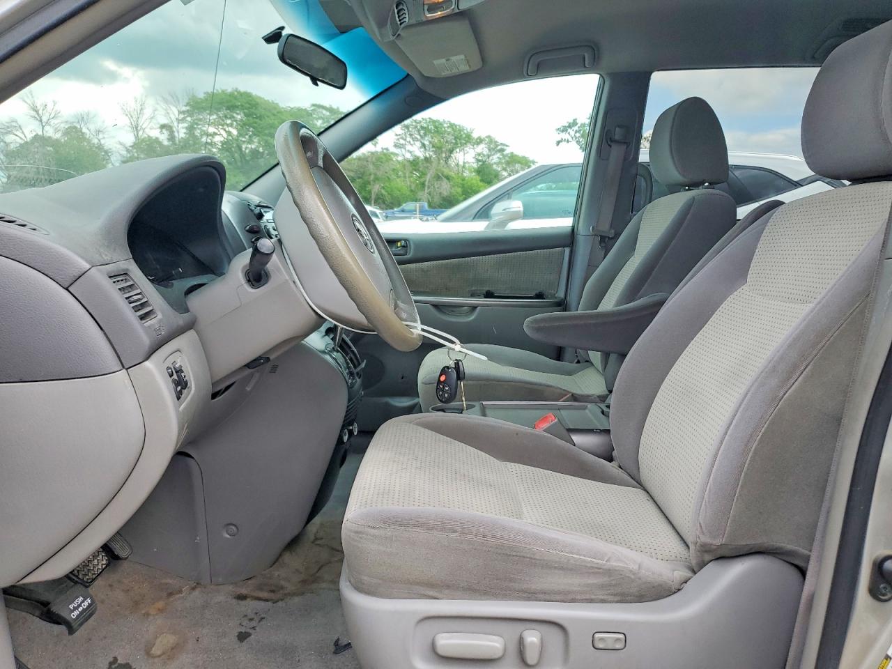 Toyota Sienna Le 8-passenger