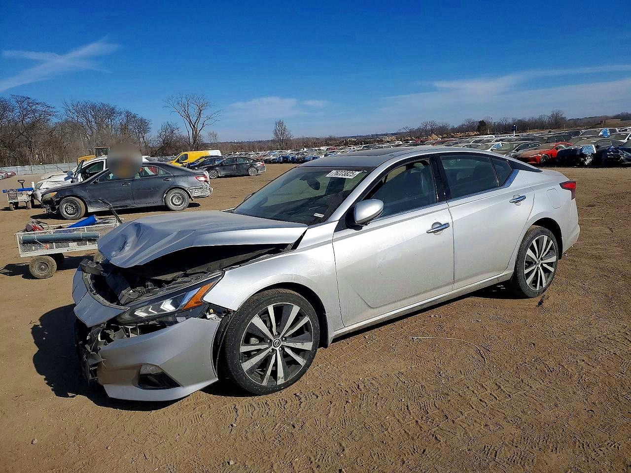 Salvage Nissan Altima Image