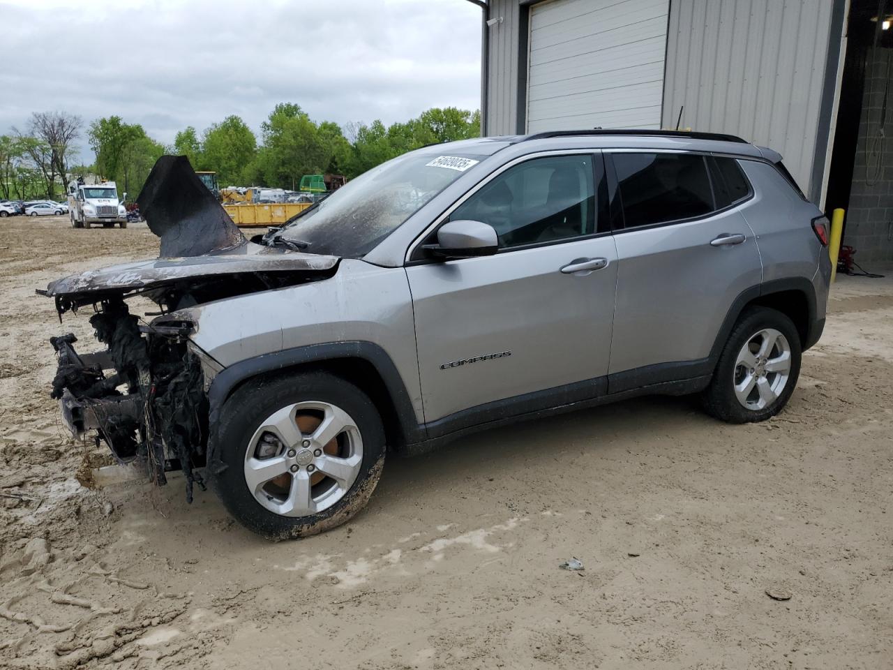 Salvage Jeep Compass Image