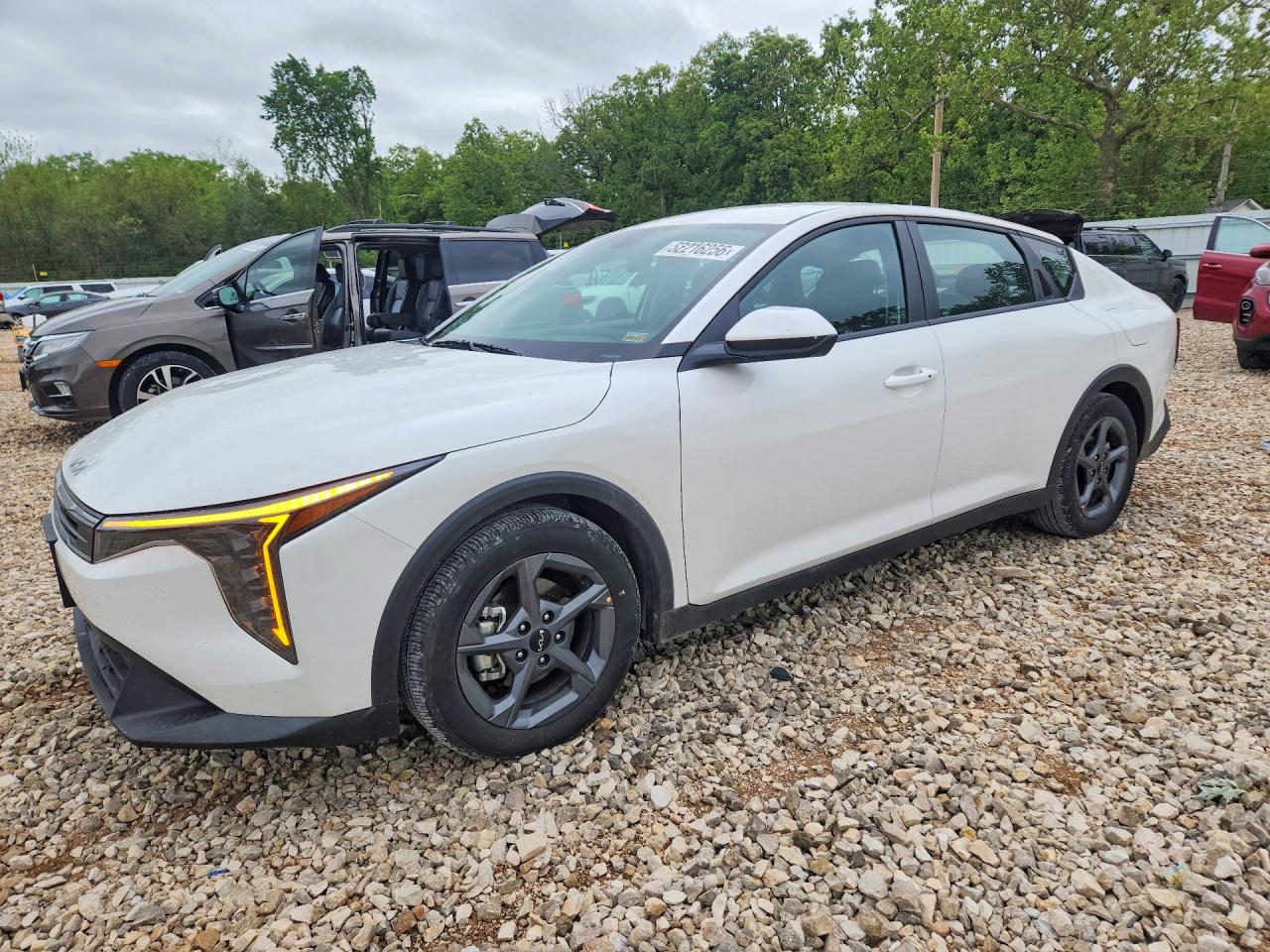Salvage Kia K4 Image