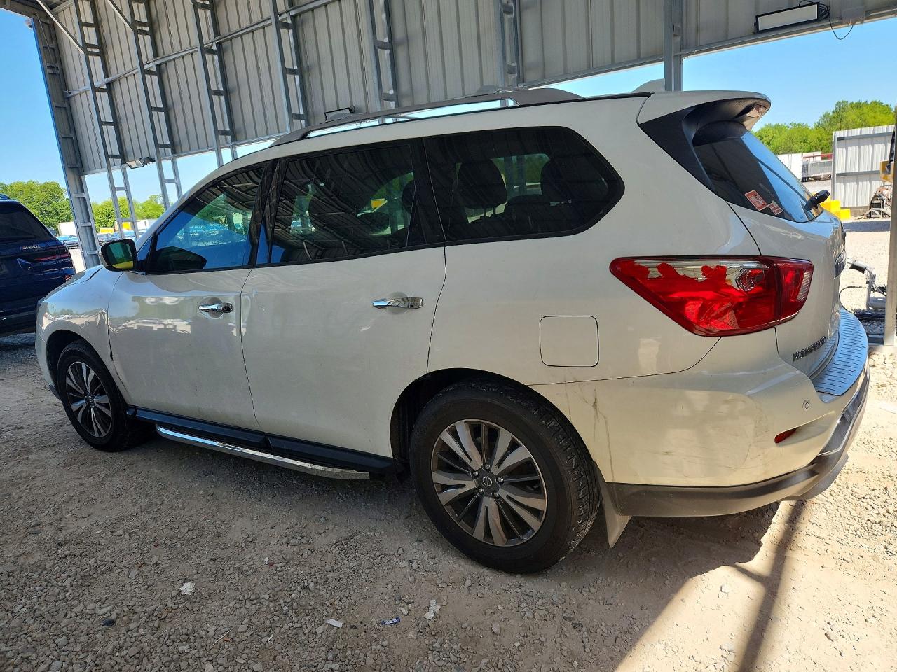 Nissan Pathfinder Sv