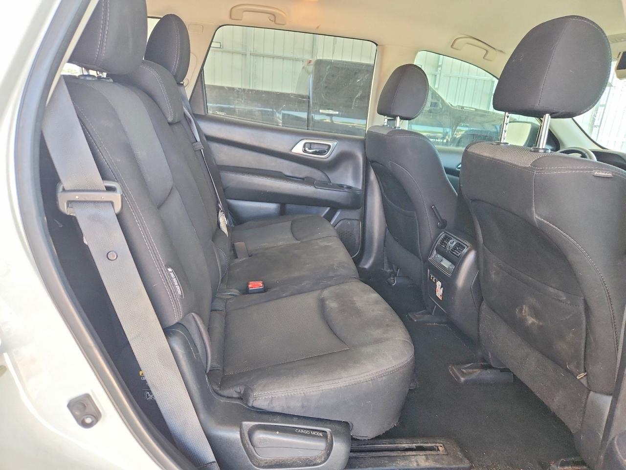 Nissan Pathfinder Sv