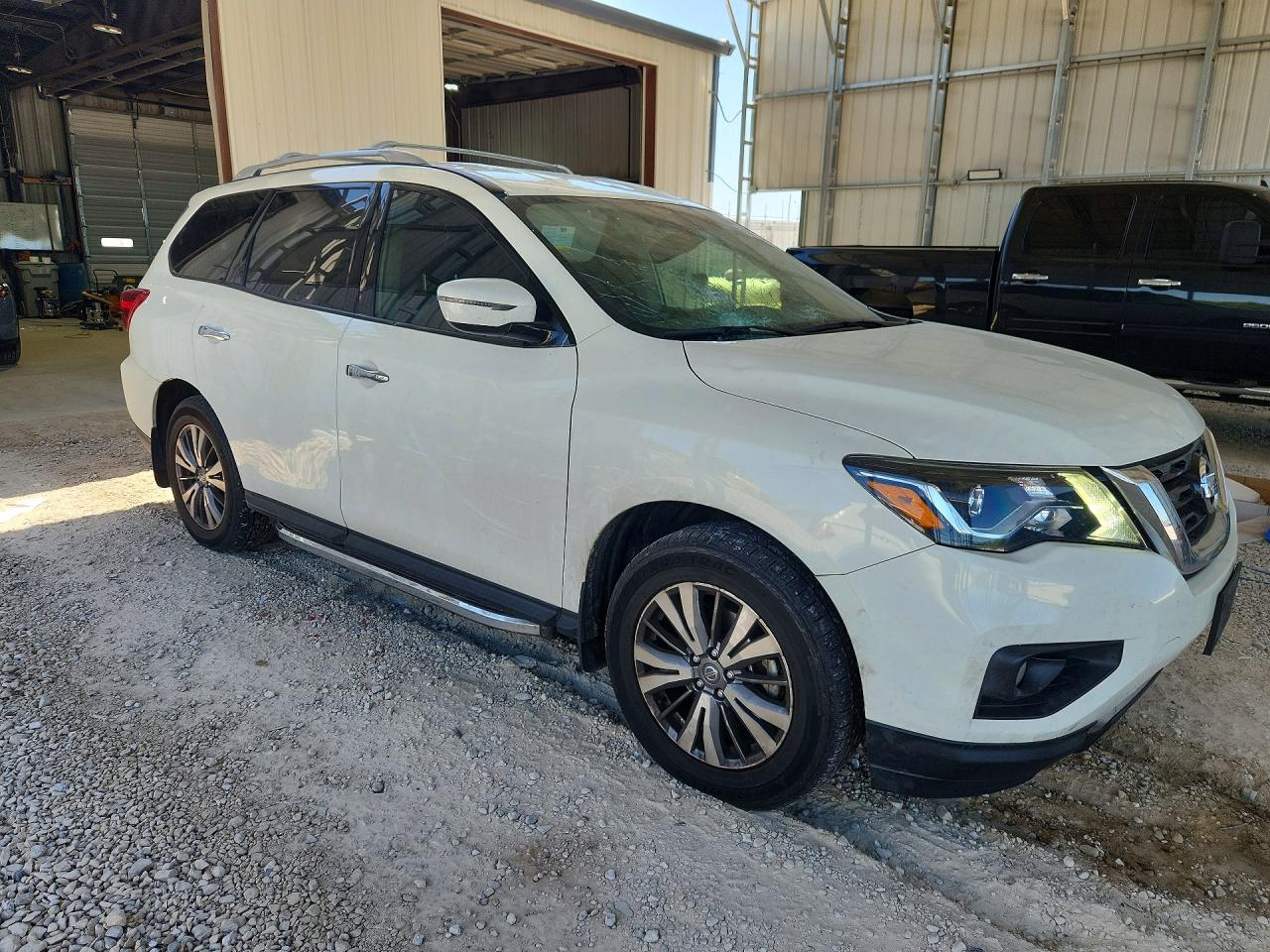 Nissan Pathfinder Sv
