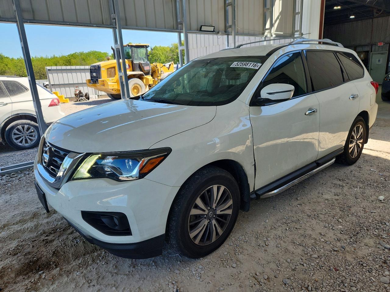 Salvage Nissan Pathfinder Image