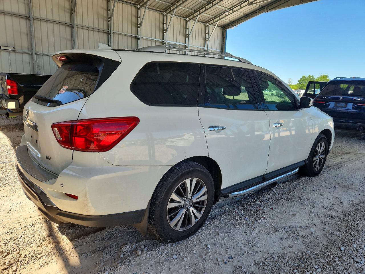 Nissan Pathfinder Sv