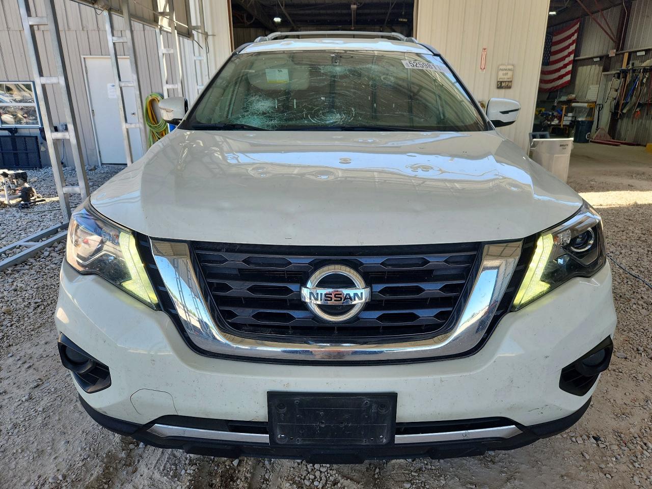 Nissan Pathfinder Sv
