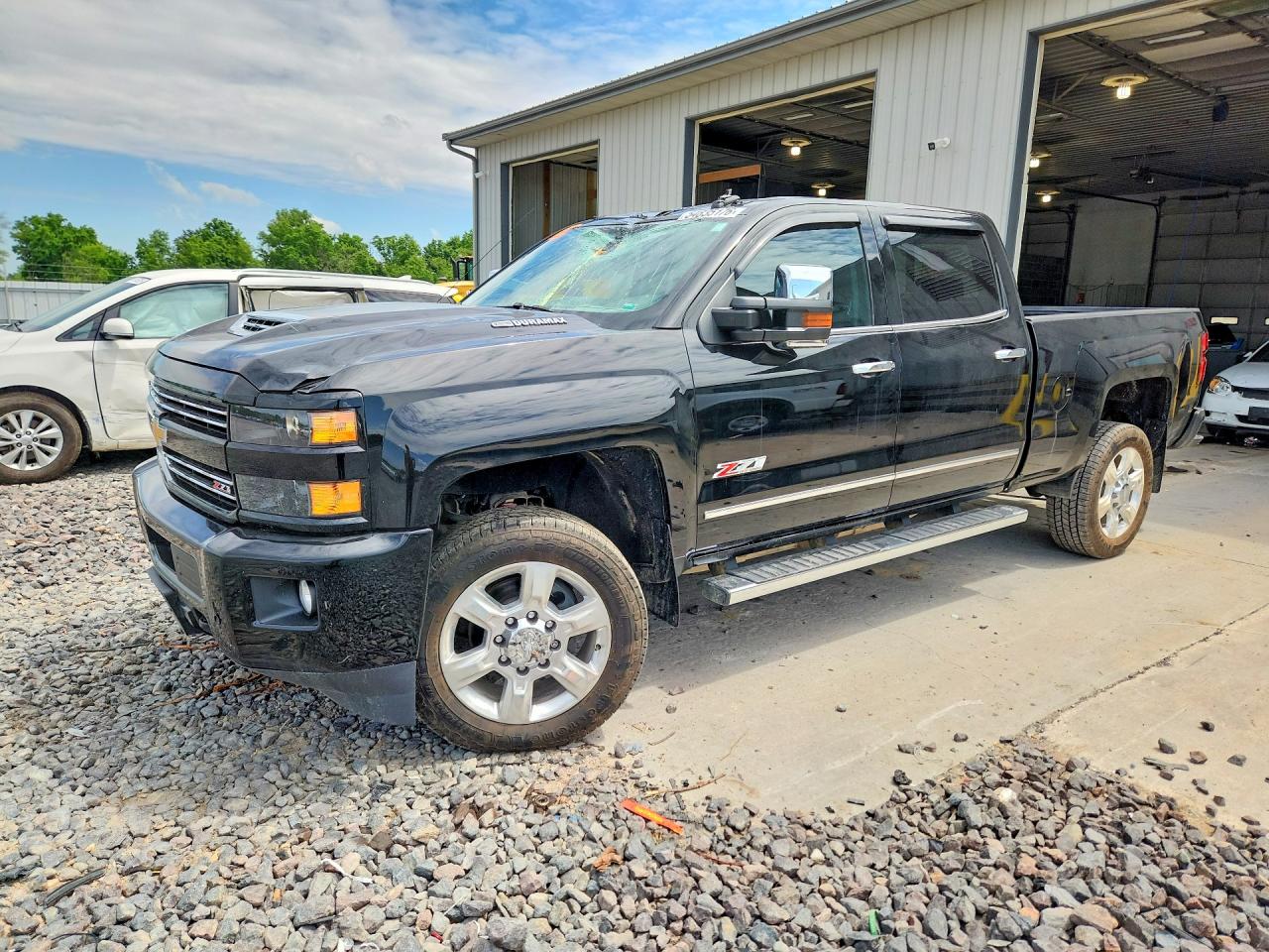 Salvage Chevrolet Silverado Image