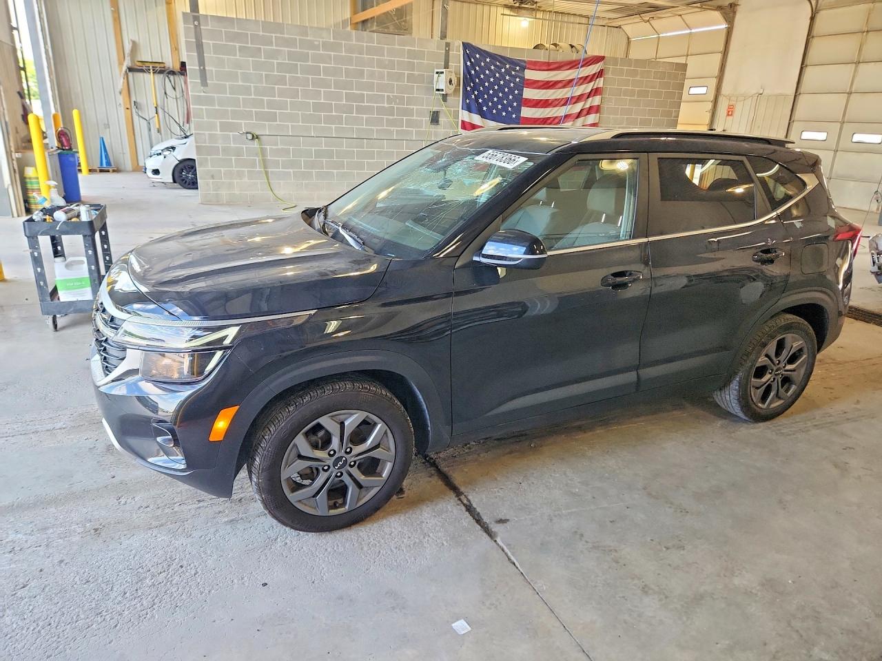 Salvage Kia Seltos Image