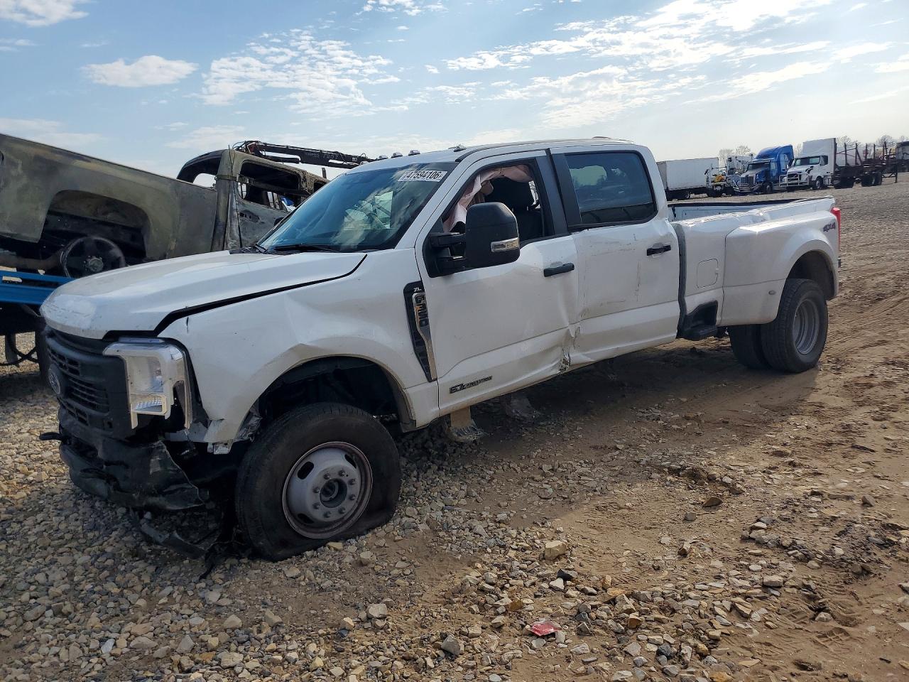 Salvage Ford F-350 Image